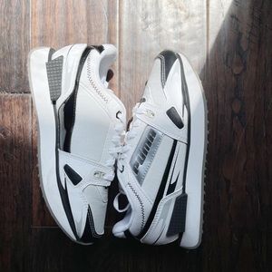 PUMA runners / sneakers
